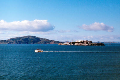 
            2026
            • Fort Mason
            • Alcatraz
            • Olympus OM-2n • Harman Phoenix 200